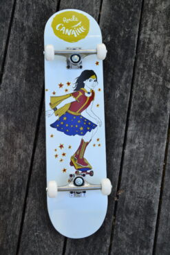 Skateboard Wondergirl